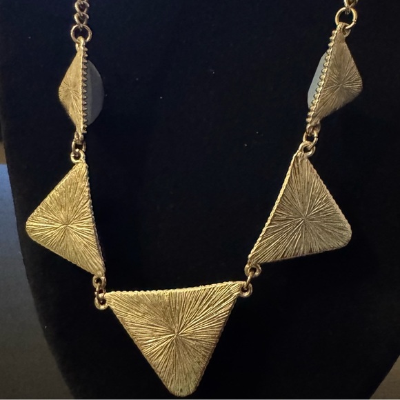 ✨2 for $30✨ Signed DaVinci Vintage Geometric Lavender Gold Tone Bib Necklace - Picture 4 of 14